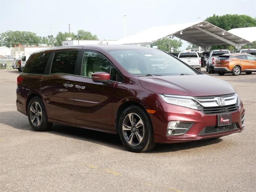 2019 Honda Odyssey Touring photo 1