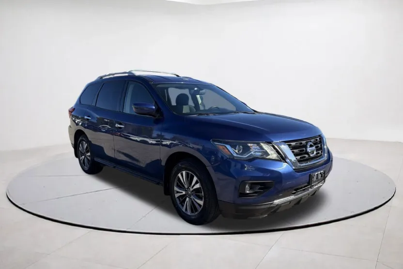 2017 Nissan Pathfinder 4x4 SV photo 1