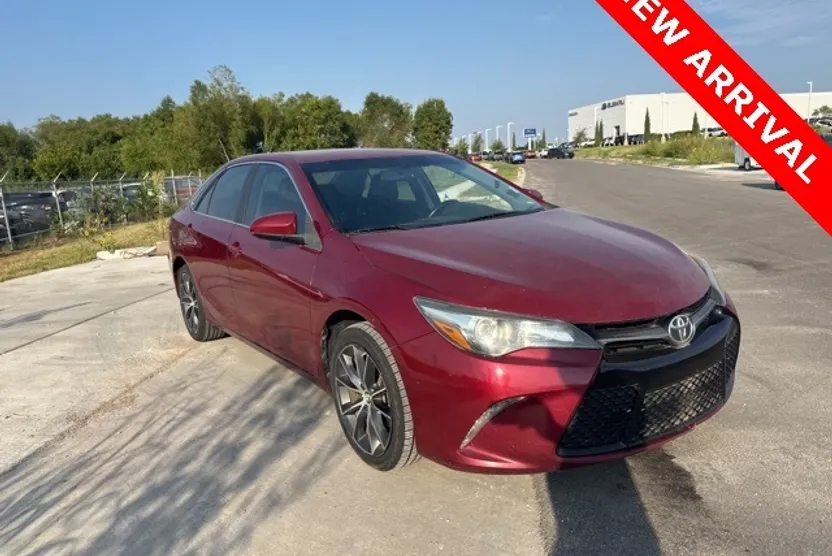 2016 Toyota Camry XSE photo 1