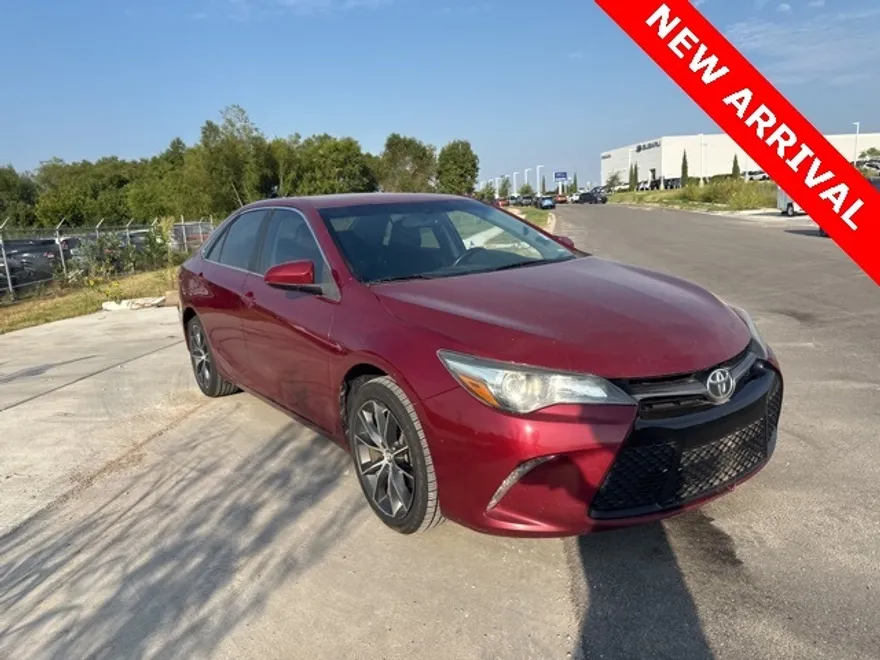 2016 Toyota Camry XSE photo 1