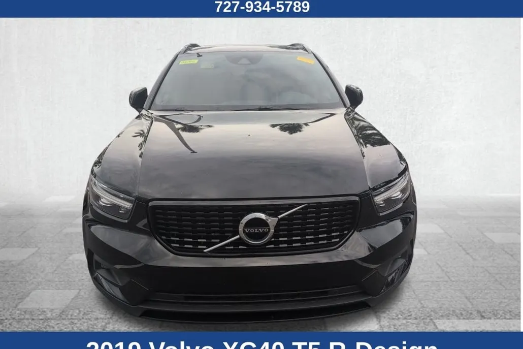 2019 Volvo XC40 R-Design photo 1