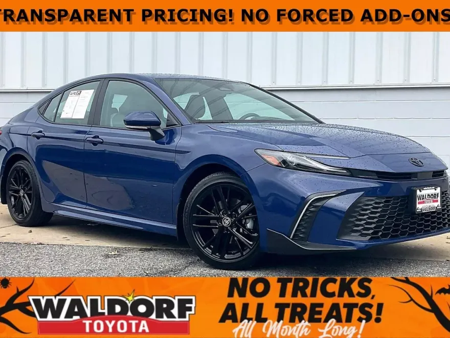 2025 Toyota Camry SE photo 1