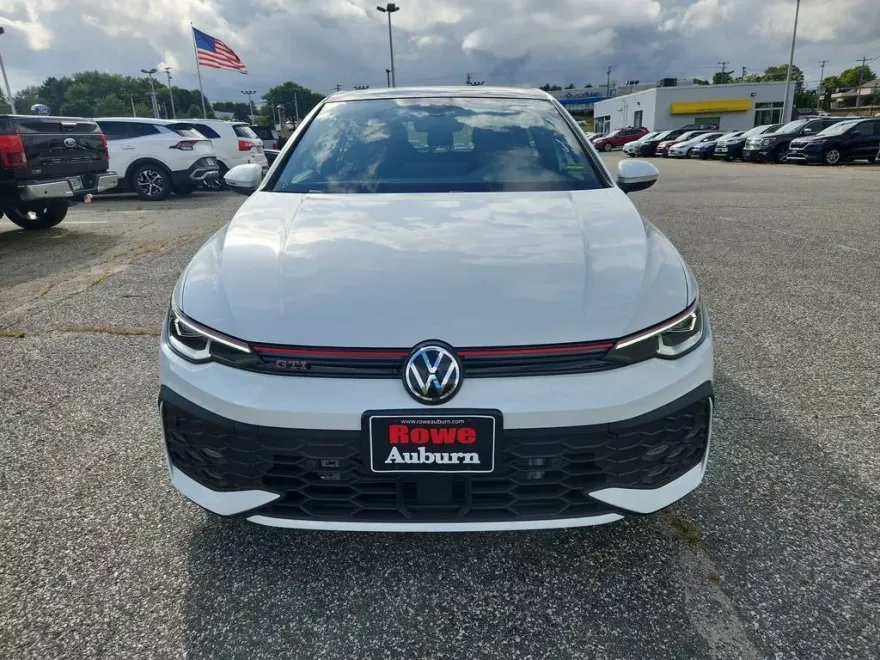 2025 Volkswagen Golf GTI SE photo 1