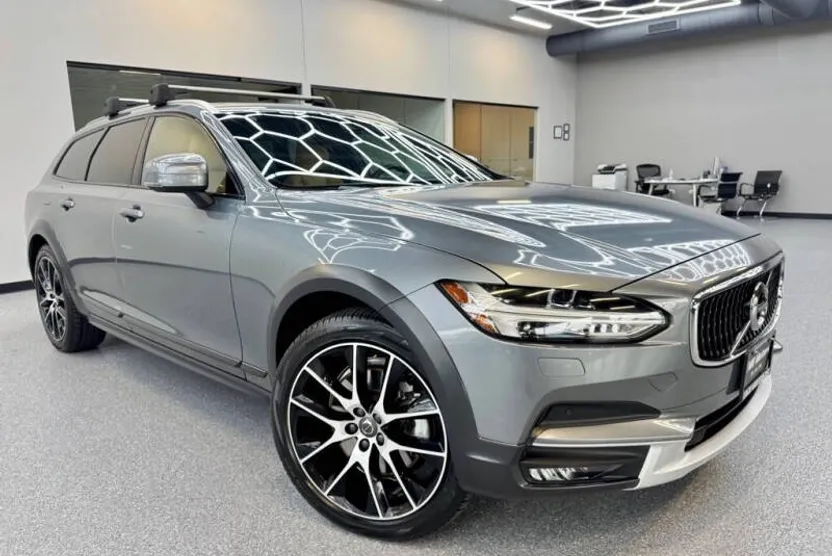 2017 Volvo V90 Cross Country T6 photo 1