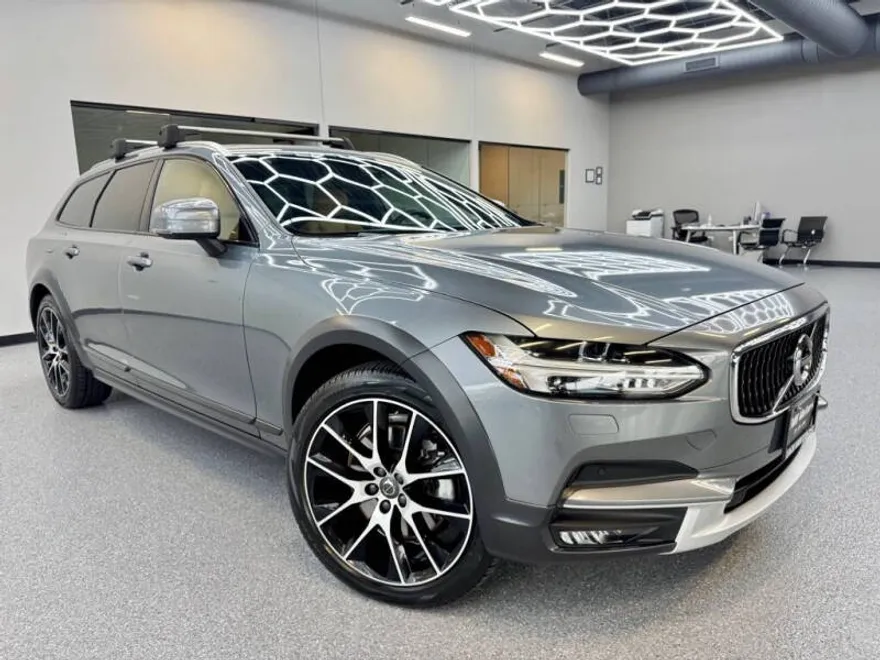 2017 Volvo V90 Cross Country T6 photo 1