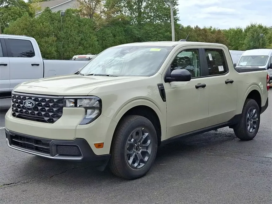 2025 Ford Maverick XLT photo 1