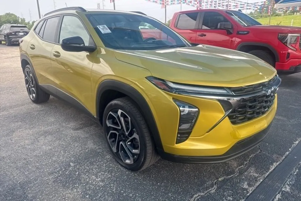 2024 Chevrolet Trax photo 1