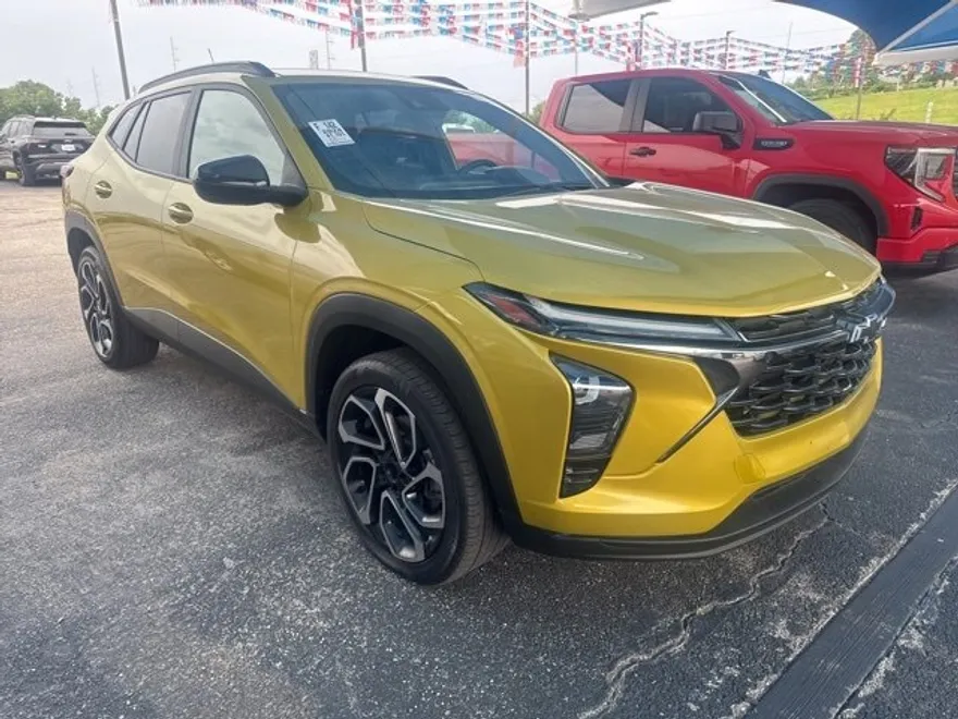 2024 Chevrolet Trax photo 1