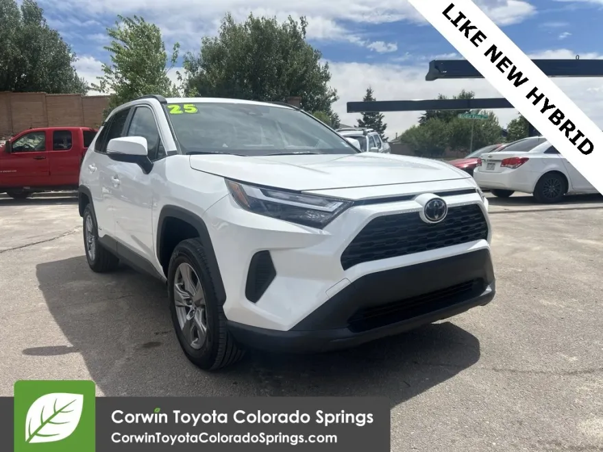 2025 Toyota RAV4 Hybrid XLE photo 1