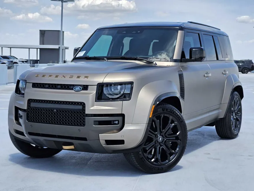 2025 Land Rover Defender 110 photo 1