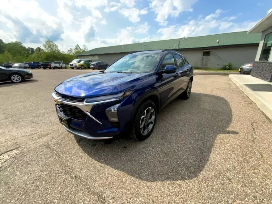 2024 Chevrolet Trax photo 1