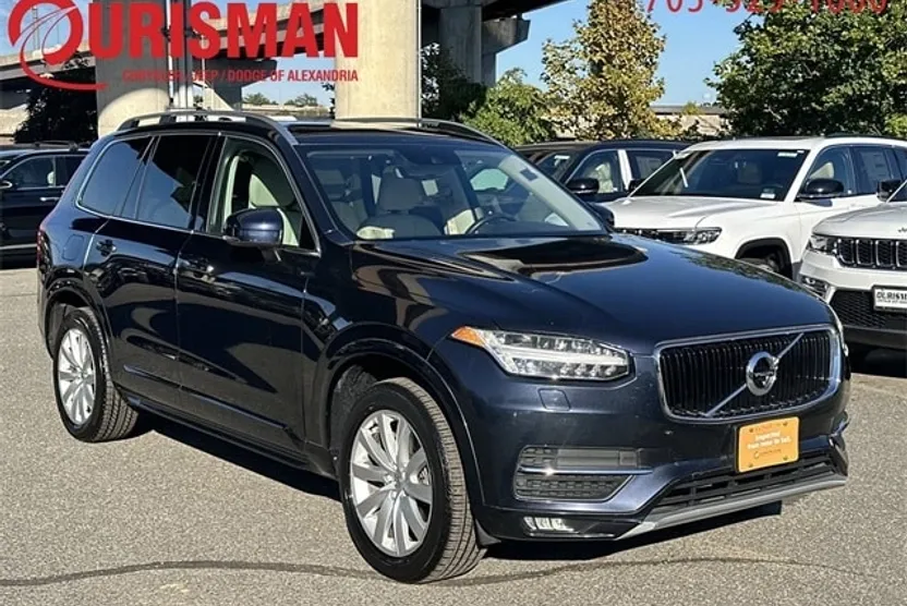 2016 Volvo XC90 T6 Momentum photo 1