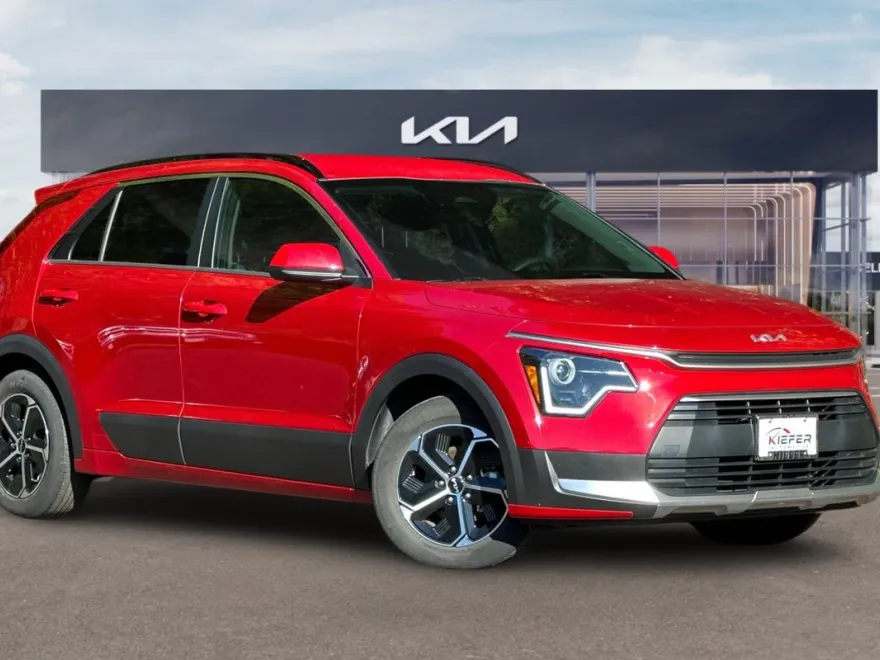 2023 Kia Niro LX photo 1