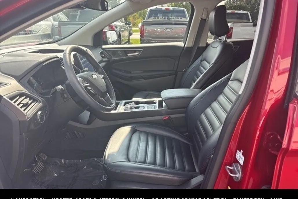 2022 Ford Edge SEL photo 1