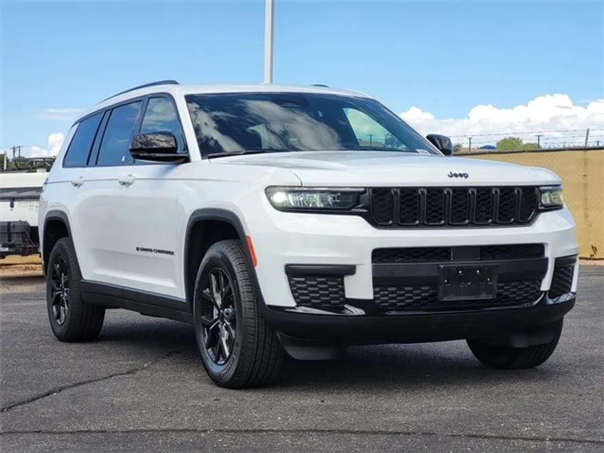 2024 Jeep Grand Cherokee Laredo photo 1