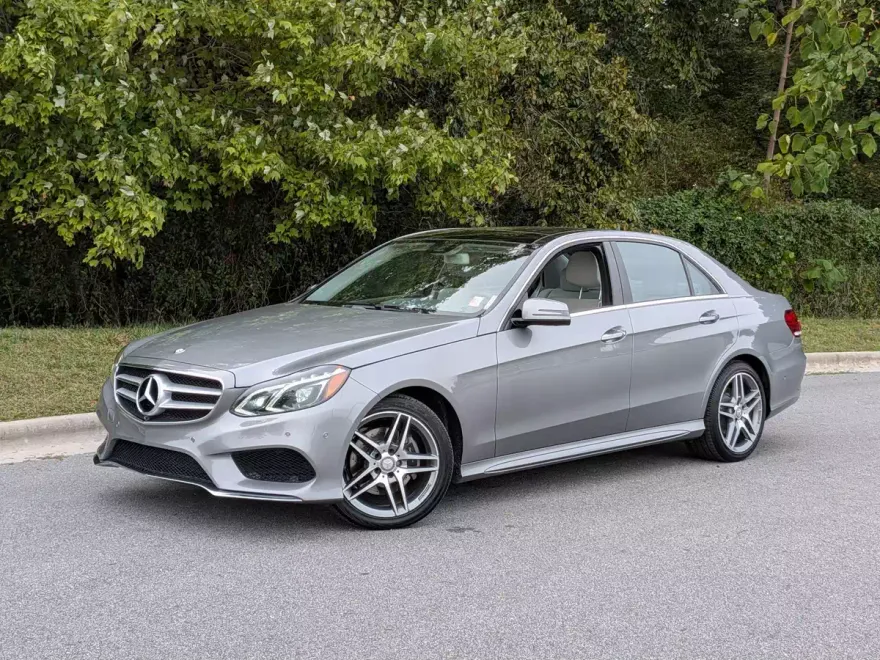 2015 Mercedes Benz E 400 Sedan photo 1