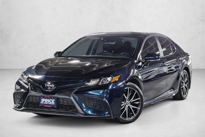 2021 Toyota Camry SE photo 1