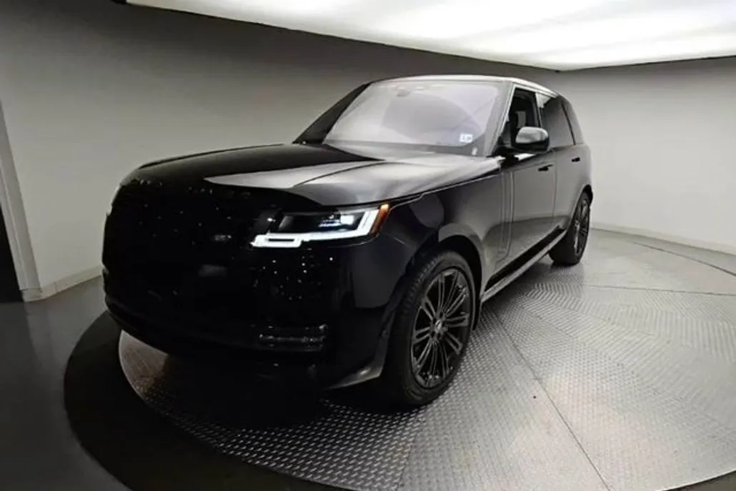 2023 Land Rover Range Rover SE photo 1