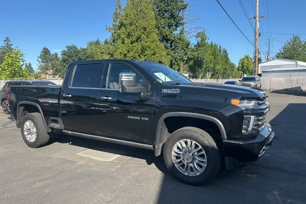 2023 Chevrolet Silverado 3500HD High Country photo 1