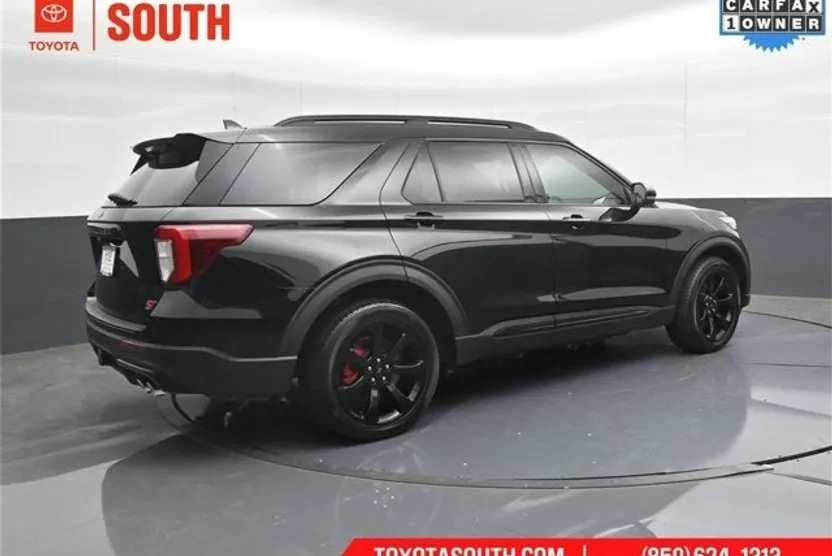 2022 Ford Explorer ST photo 1
