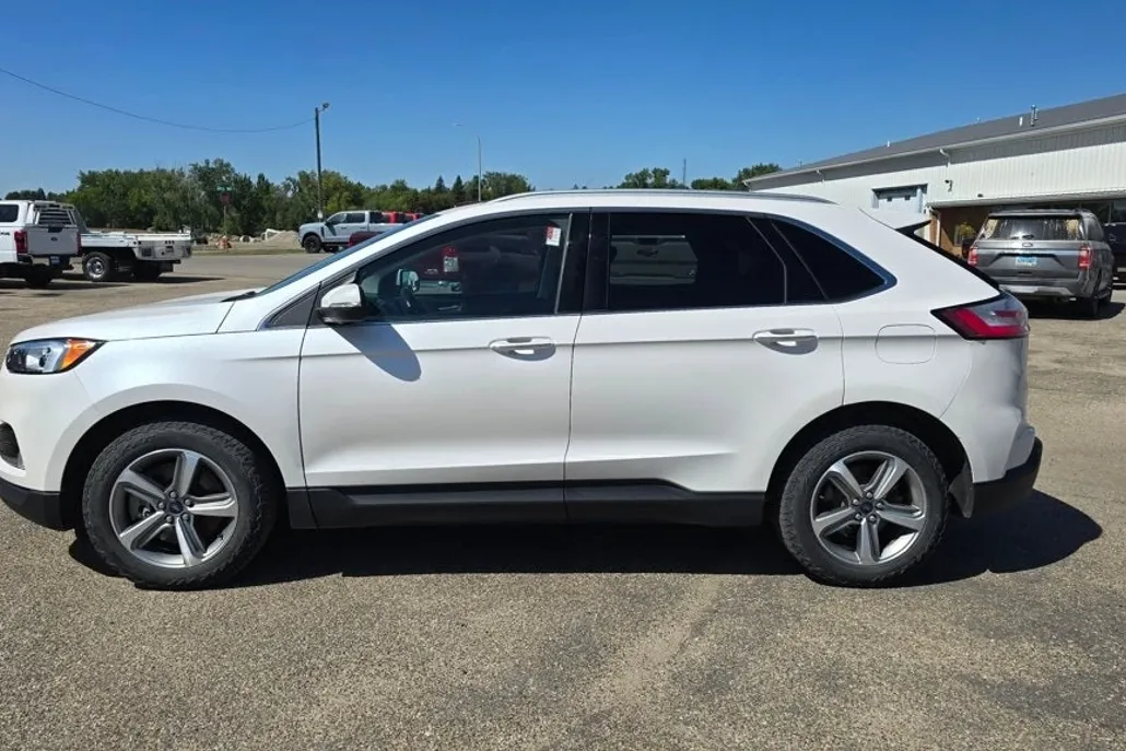 2019 Ford Edge Titanium photo 1