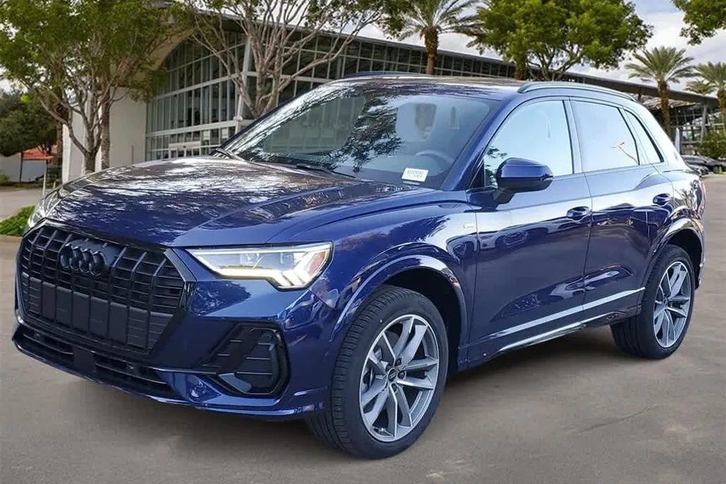 2025 Audi Q3 S line Premium photo 1