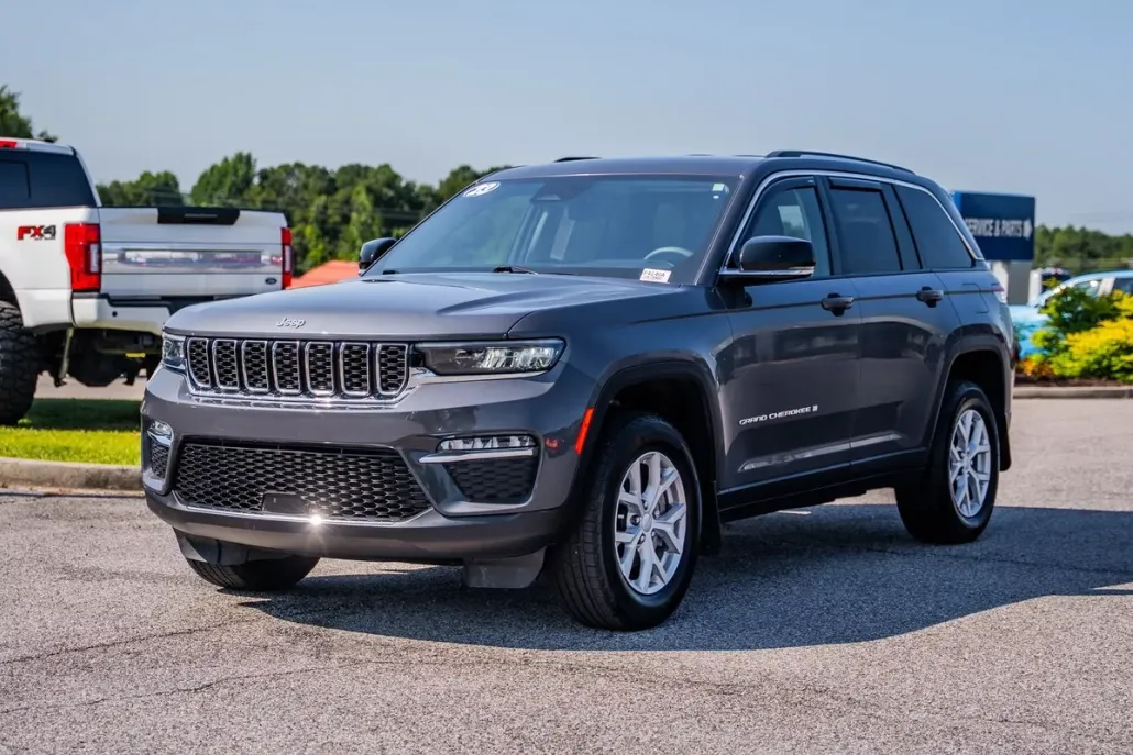 2023 Jeep Grand Cherokee Limited photo 1