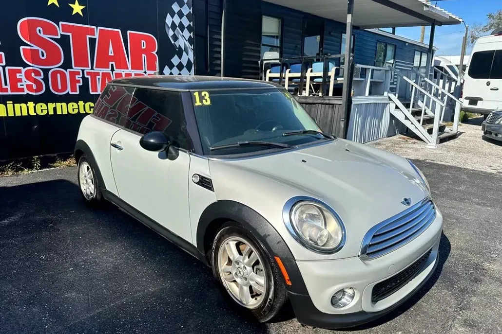 2013 Mini Cooper Hardtop Base photo 1