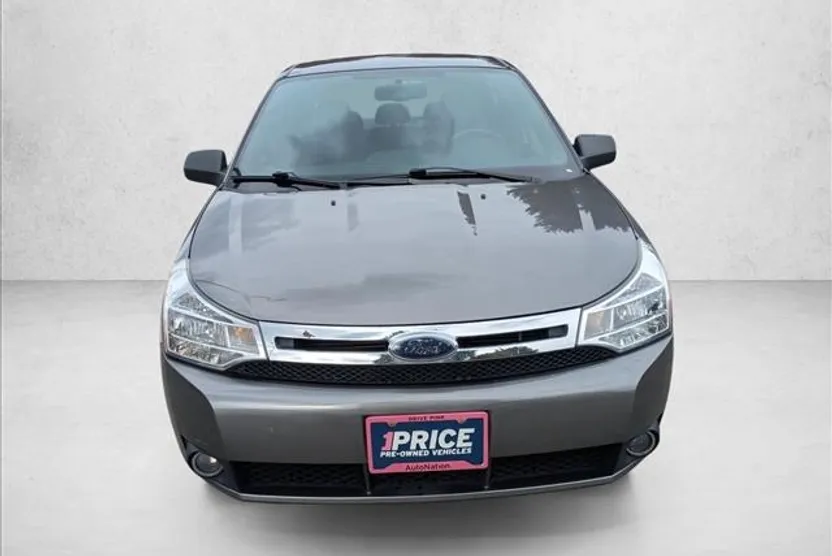 2010 Ford Focus SE photo 1