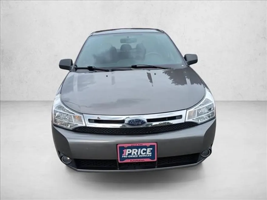 2010 Ford Focus SE photo 1