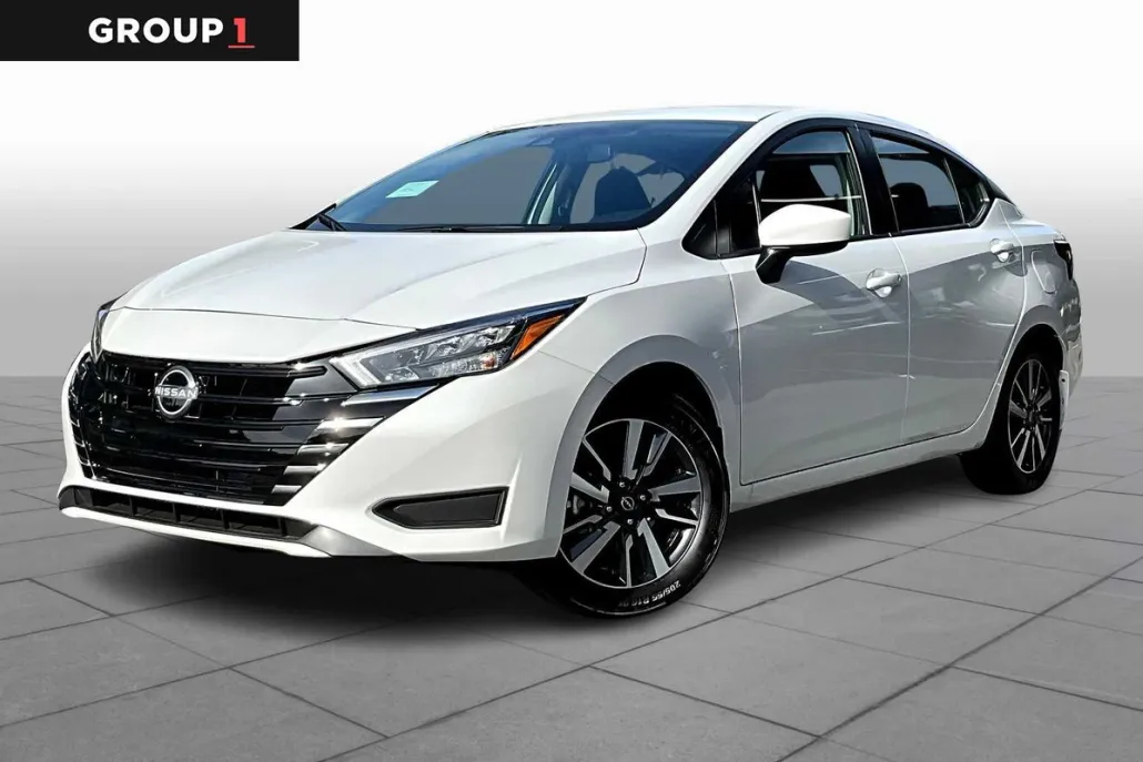 2025 Nissan Versa SV photo 1
