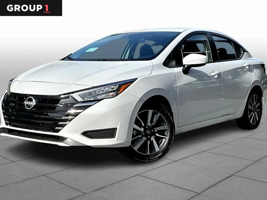 2025 Nissan Versa SV photo 1