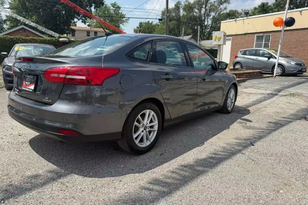 2016 Ford Focus Sedan photo 1
