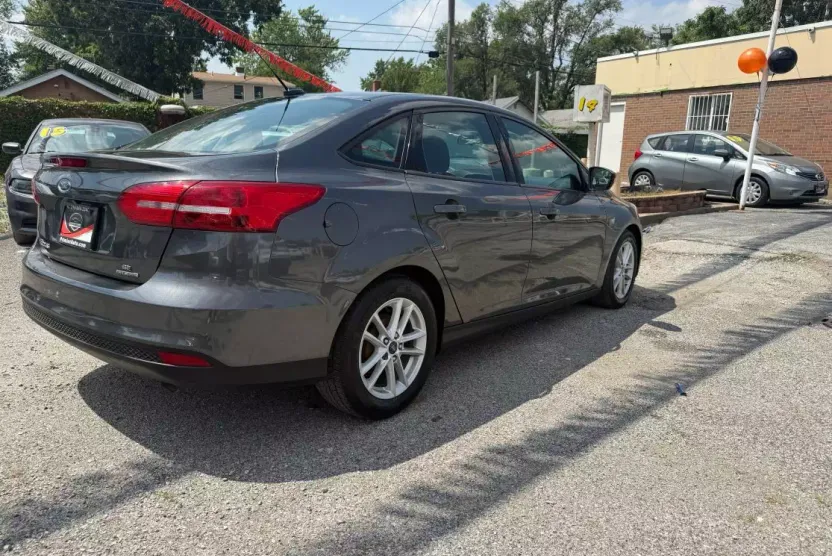 2016 Ford Focus Sedan photo 1
