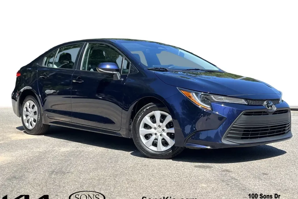 2024 Toyota Corolla LE photo 1