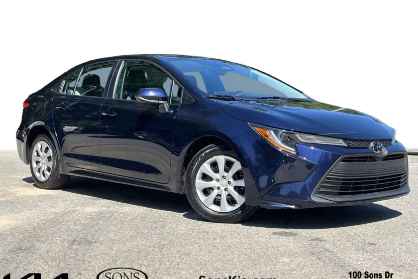 2024 Toyota Corolla LE photo 1