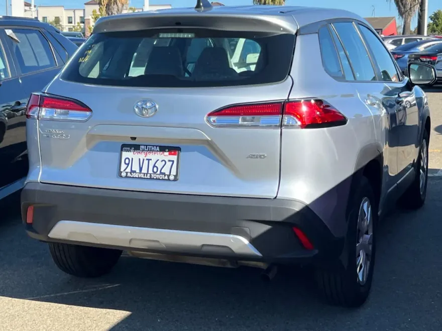 2024 Toyota Corolla Cross L photo 1