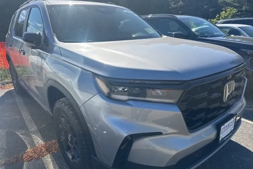 2025 Honda Pilot TrailSport photo 1