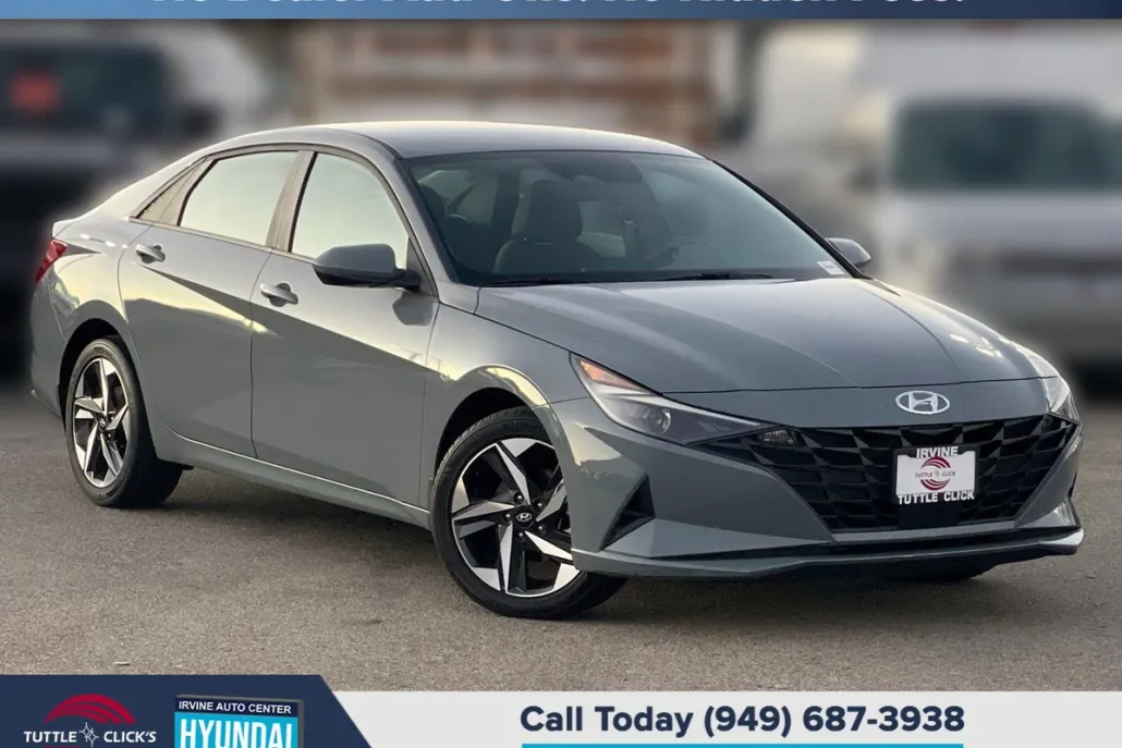 2023 Hyundai Elantra SEL photo 1