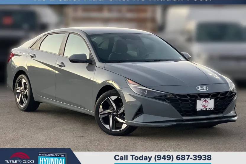 2023 Hyundai Elantra SEL photo 1