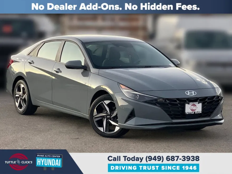 2023 Hyundai Elantra SEL photo 1