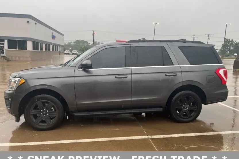 2021 Ford Expedition XLT photo 1