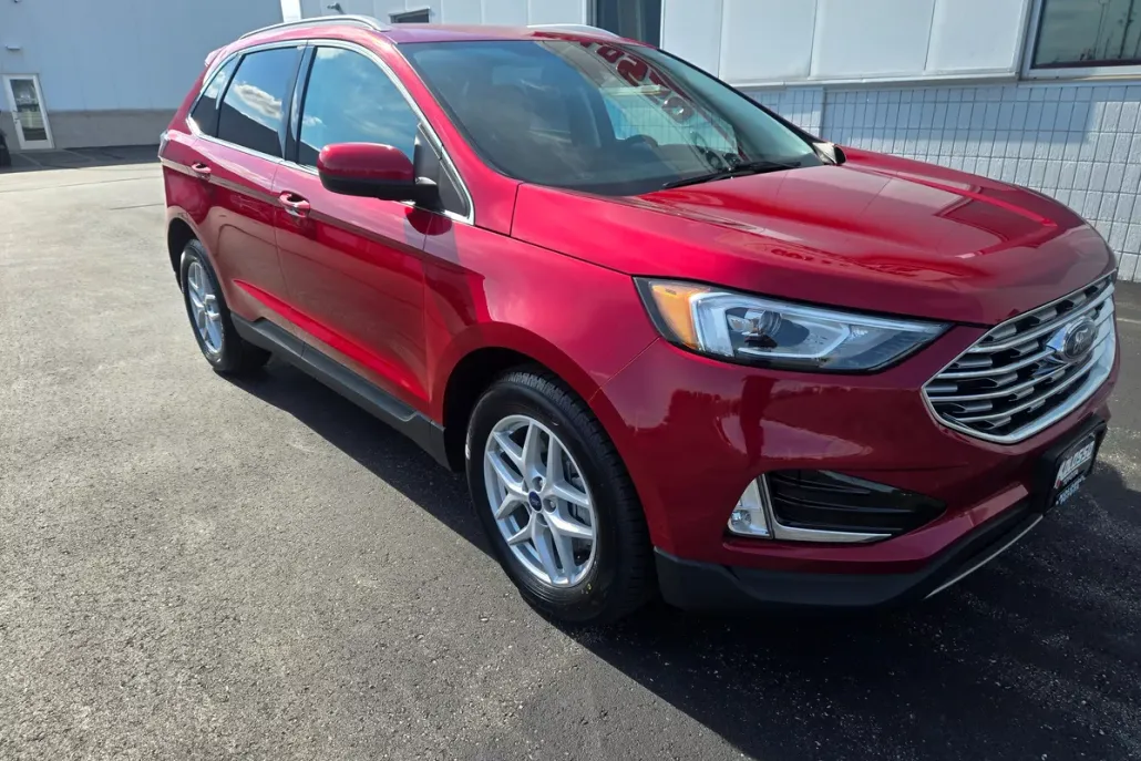2021 Ford Edge SEL photo 1