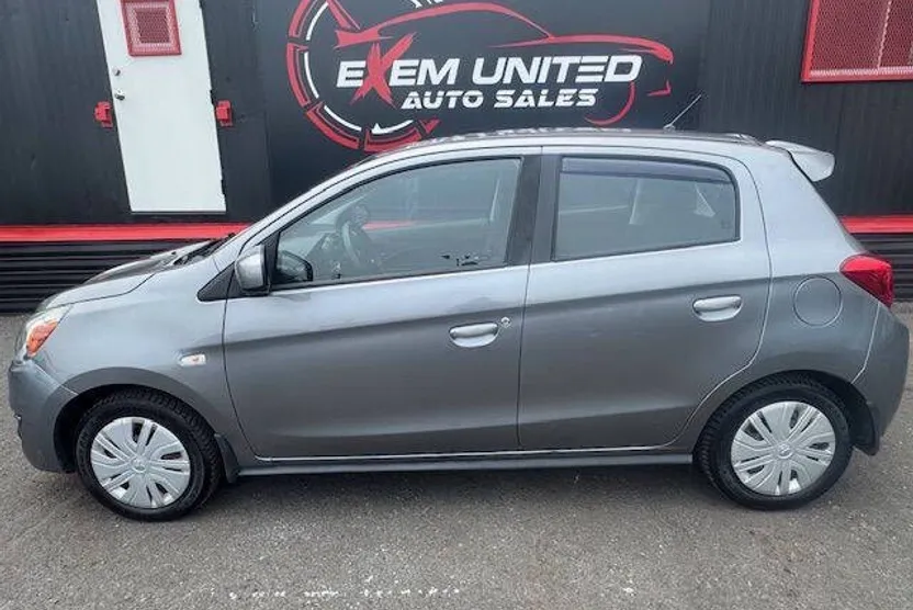 2017 Mitsubishi Mirage ES photo 1
