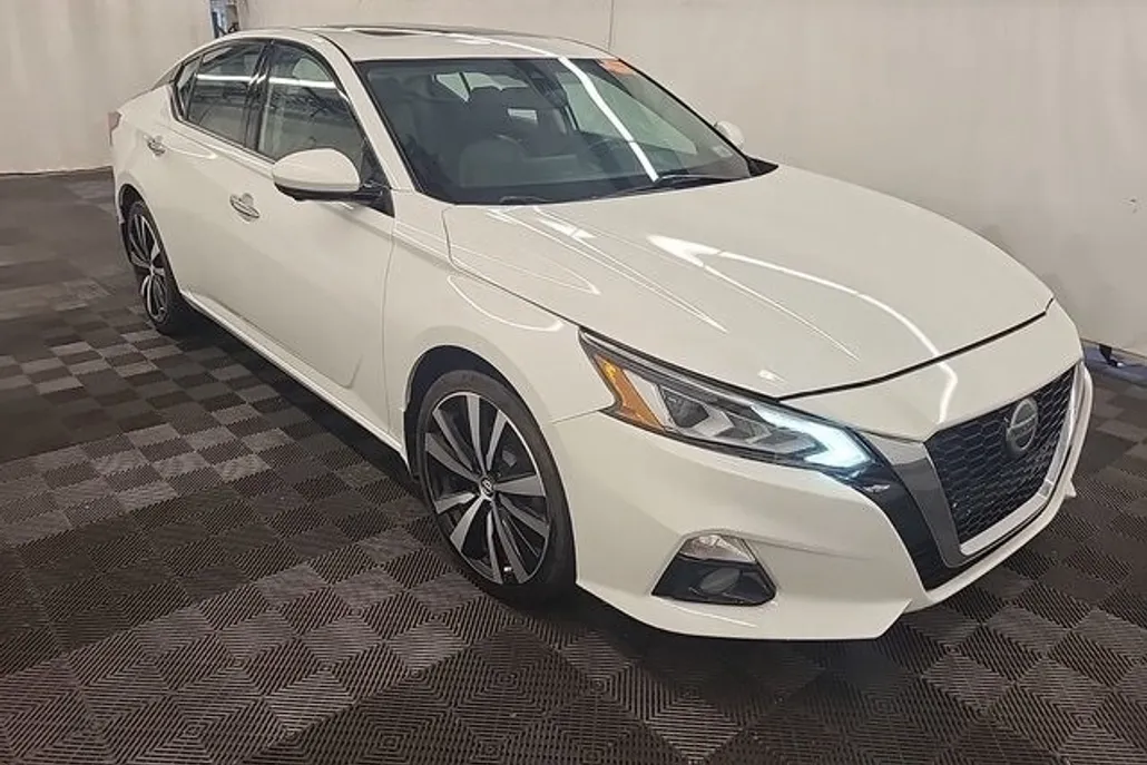 2019 Nissan Altima 2.5 Platinum photo 1