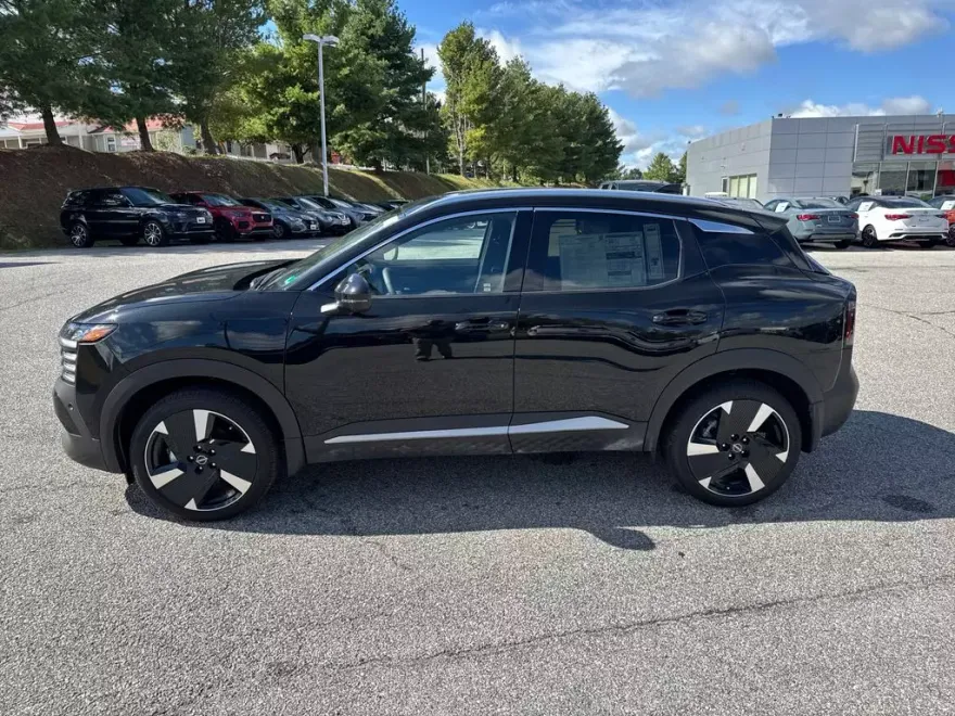 2025 Nissan Kicks SR photo 1
