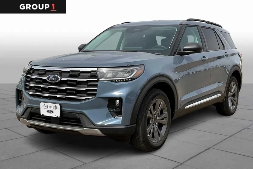 2025 Ford Explorer photo 1