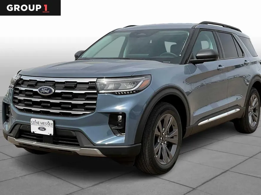 2025 Ford Explorer photo 1