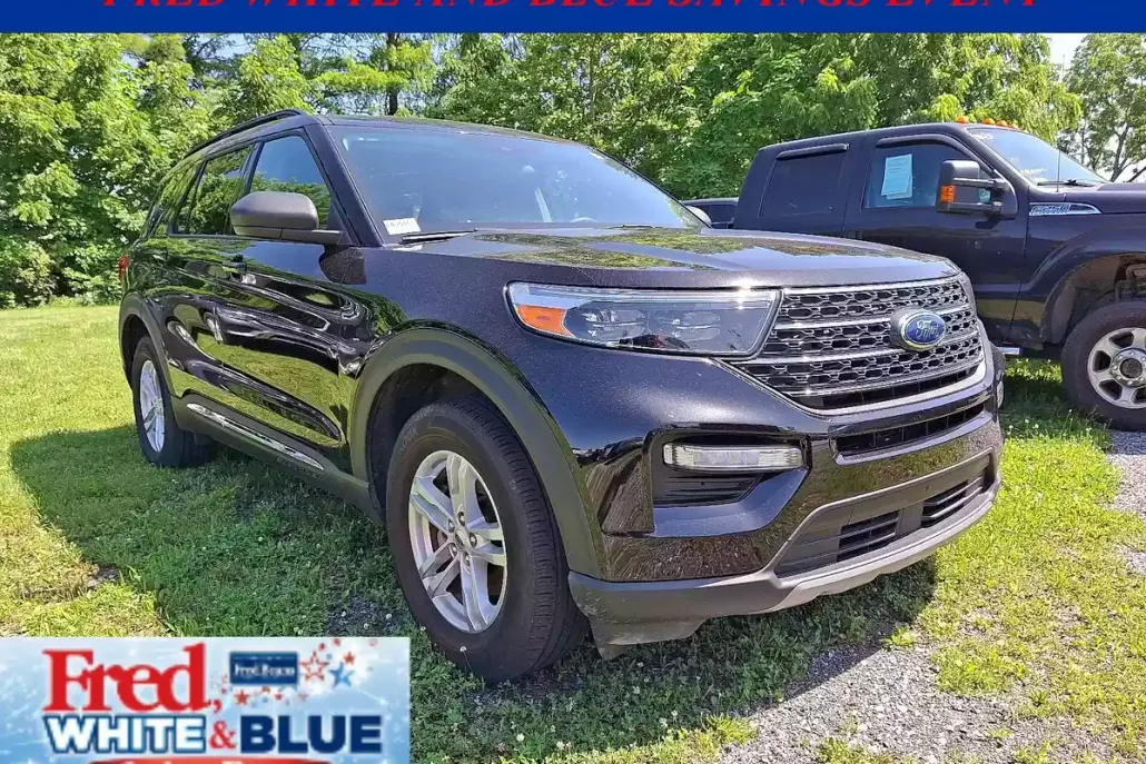 2023 Ford Explorer XLT photo 1