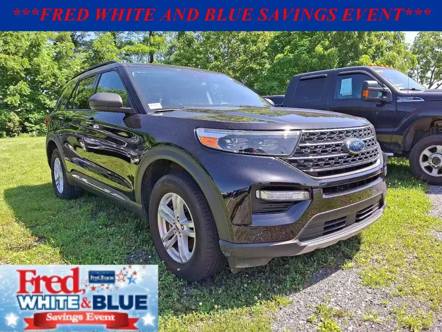 2023 Ford Explorer XLT photo 1